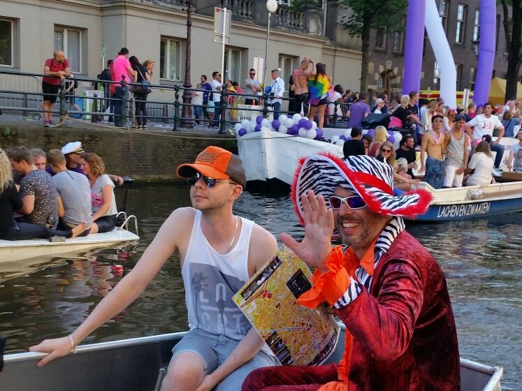 Location de bateau pendant le Gay Pride 2026 sur les canaux d'Amsterdam
