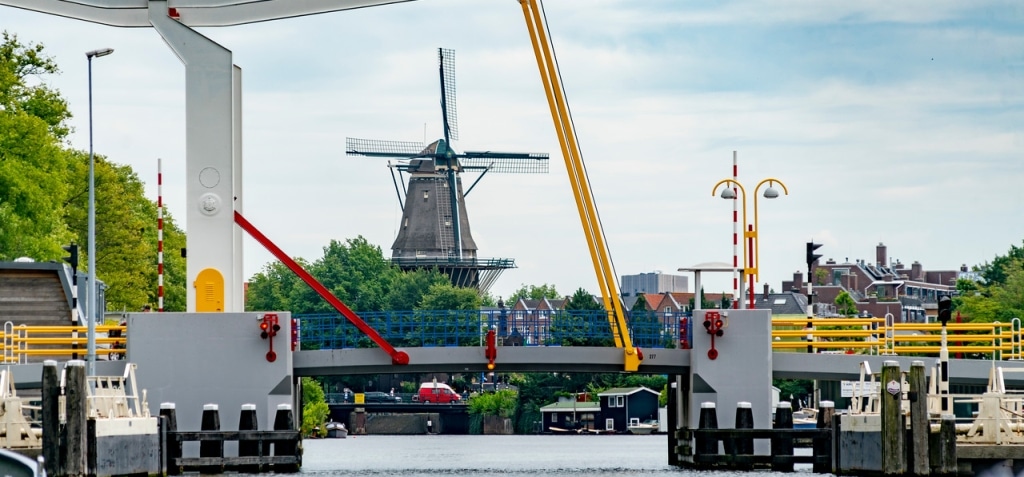 Navigation Amsterdam canaux Amstel moulin Est
