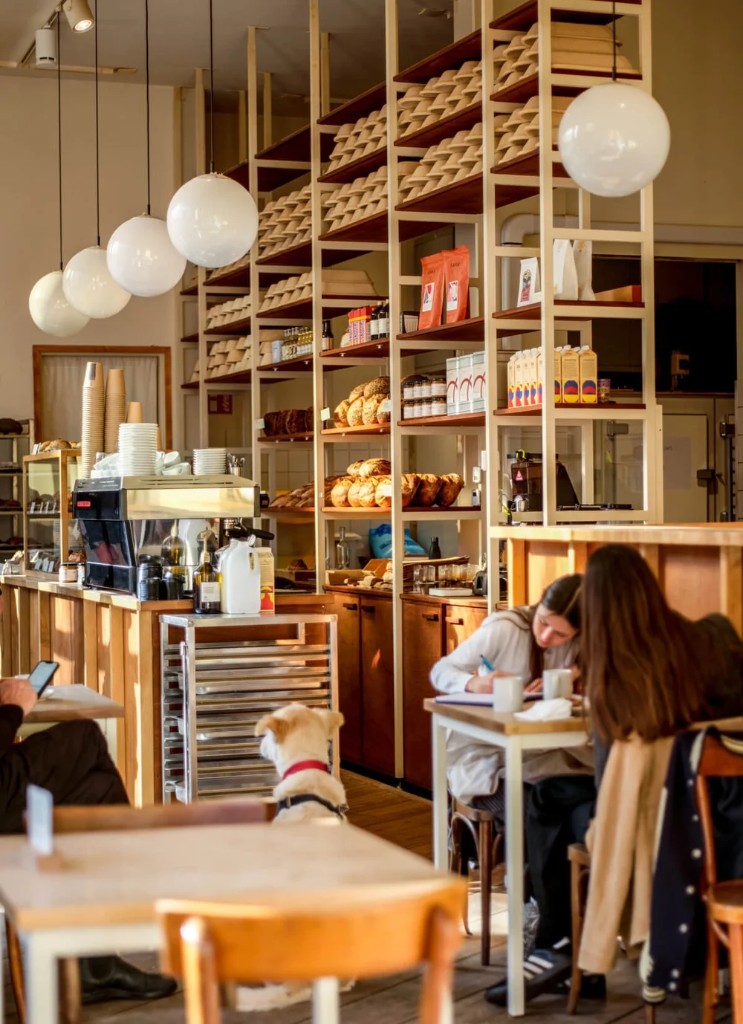 Boulangerie Louf Amsterdam au Bilderdijkstraat avec pain frais et café