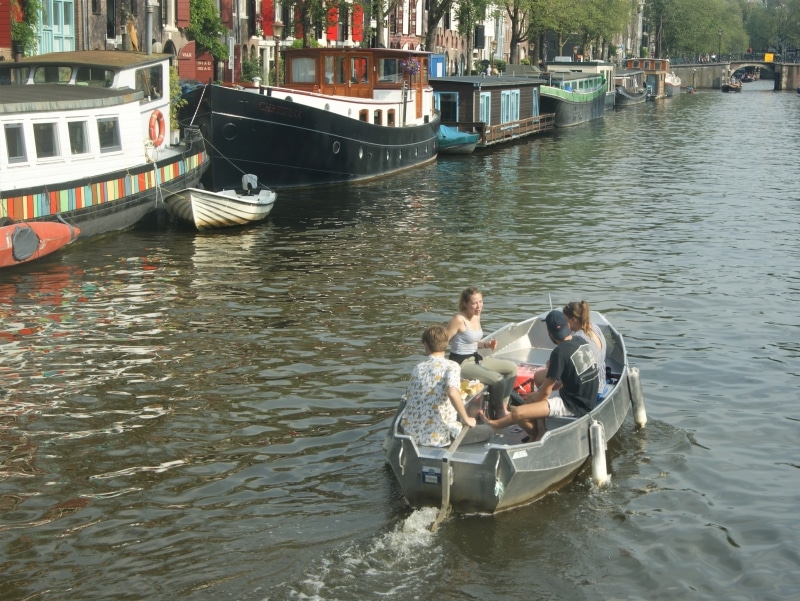 Location de bateau à Amsterdam avec skipper sur les canaux